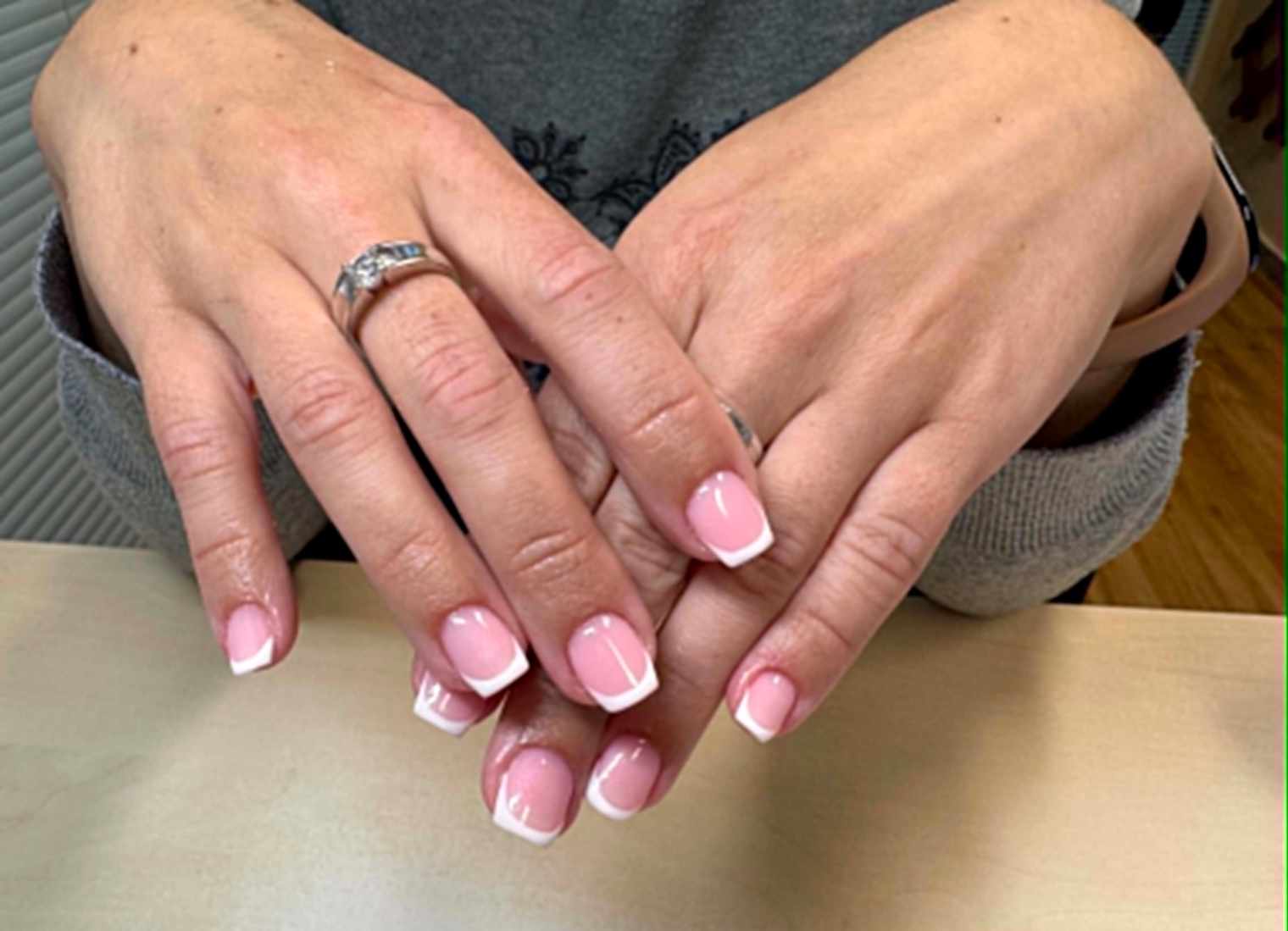 Francuzska manikura z galerie diara manicure Trnava