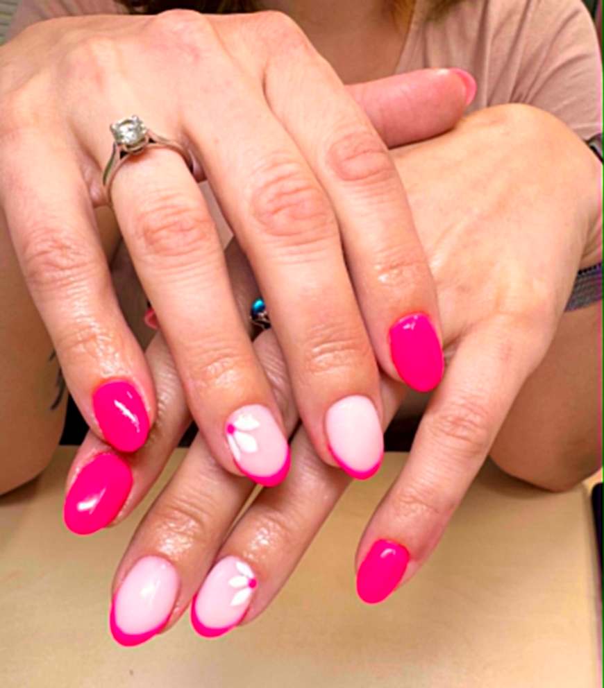 Gelove nechty s decentnym nail art zdobenim