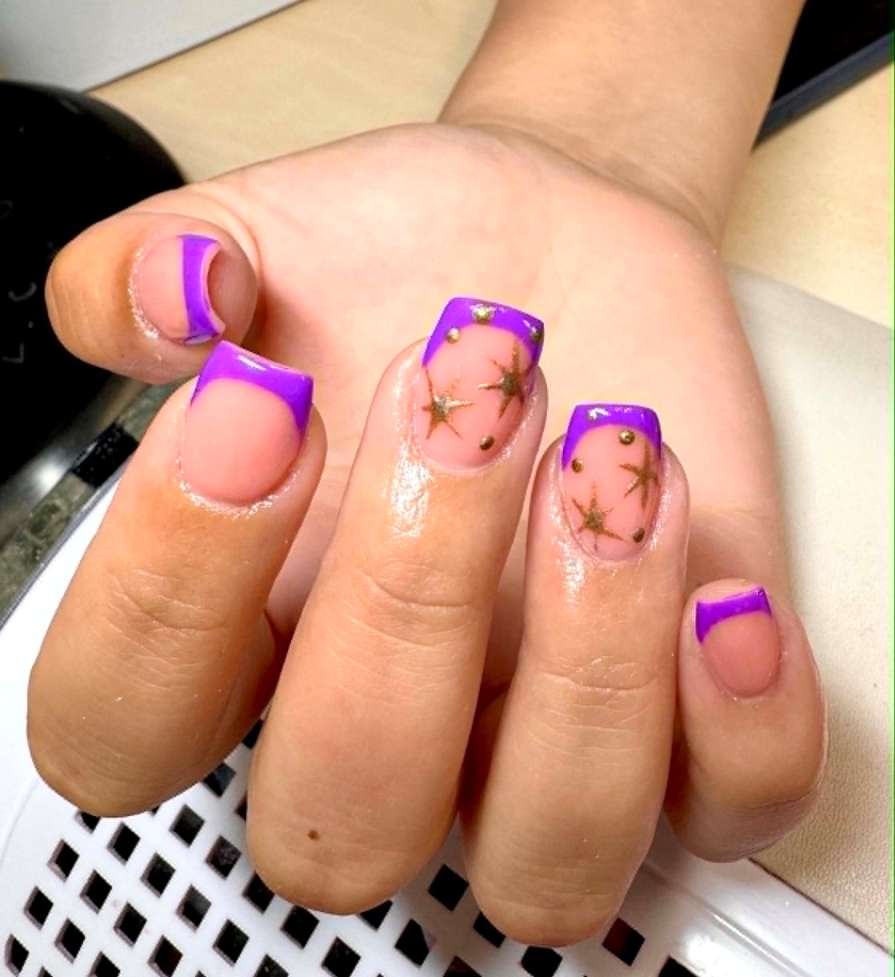 Elegantna francuzska manikura v salone diara manicure Trnava